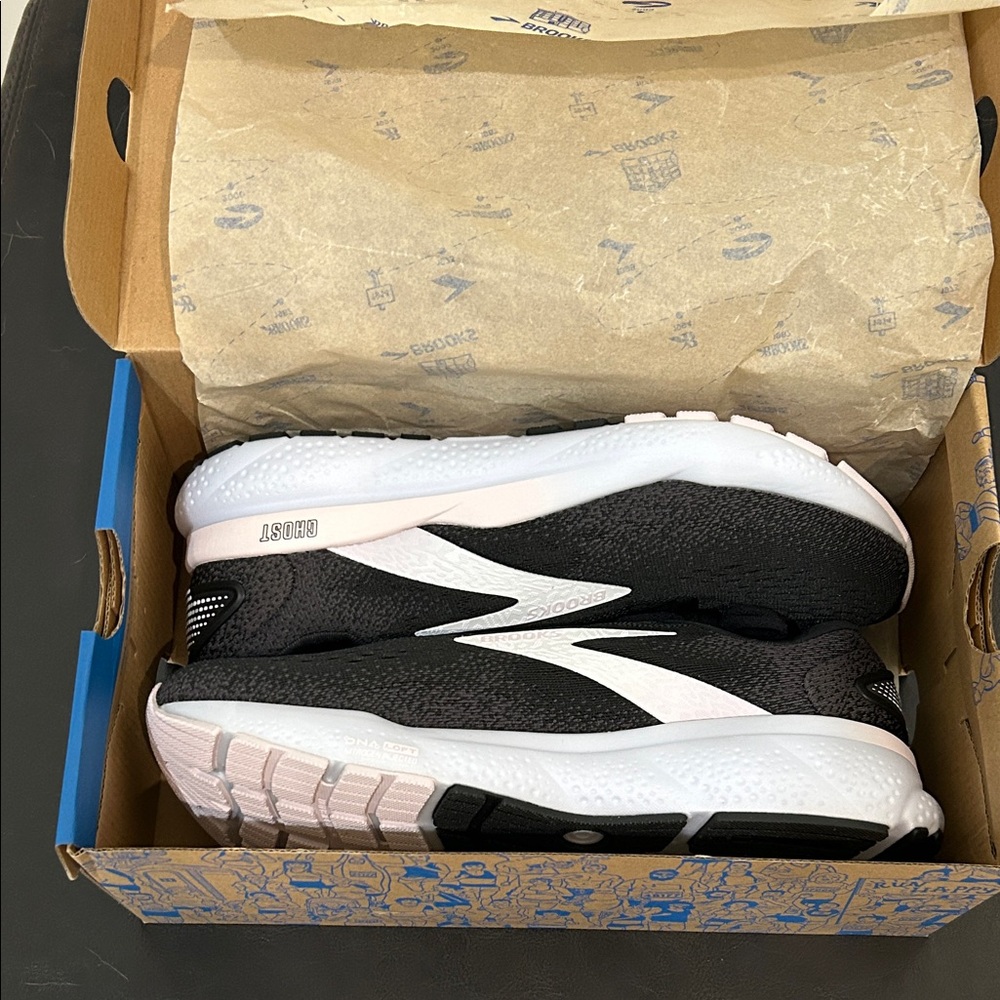 Brooks Women's Black and White Sneakers